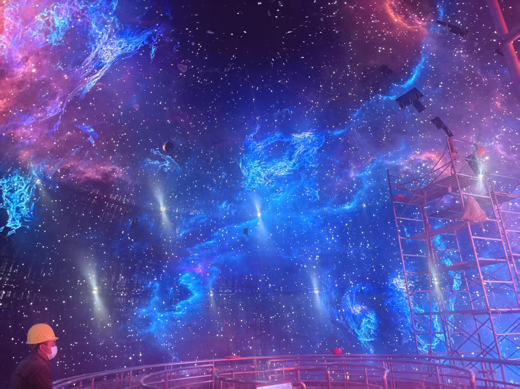 贵阳东方科幻谷 13M 球形 LED 显示屏节造系统项目